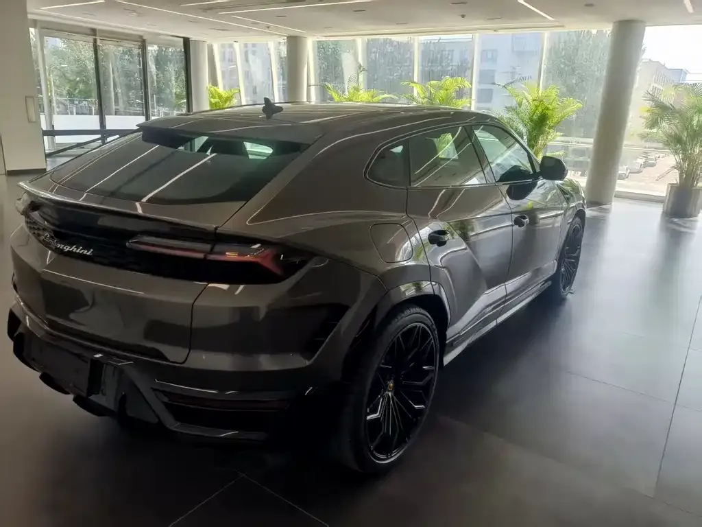 Lamborghini Urus SE — фото 6