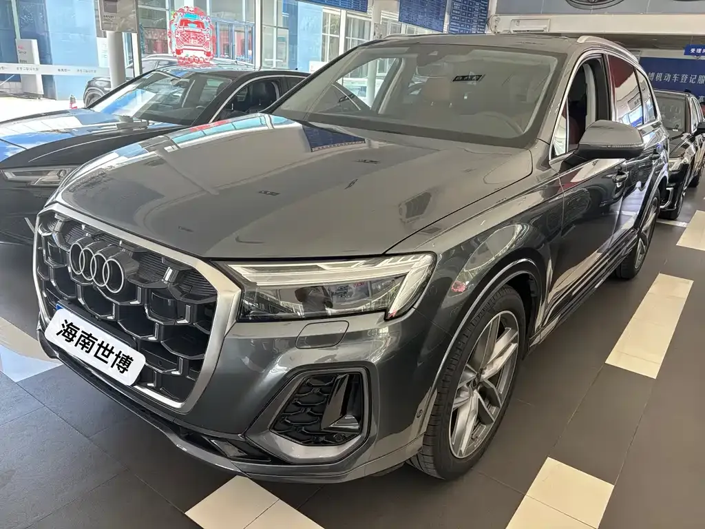Audi Q7 — фото 1