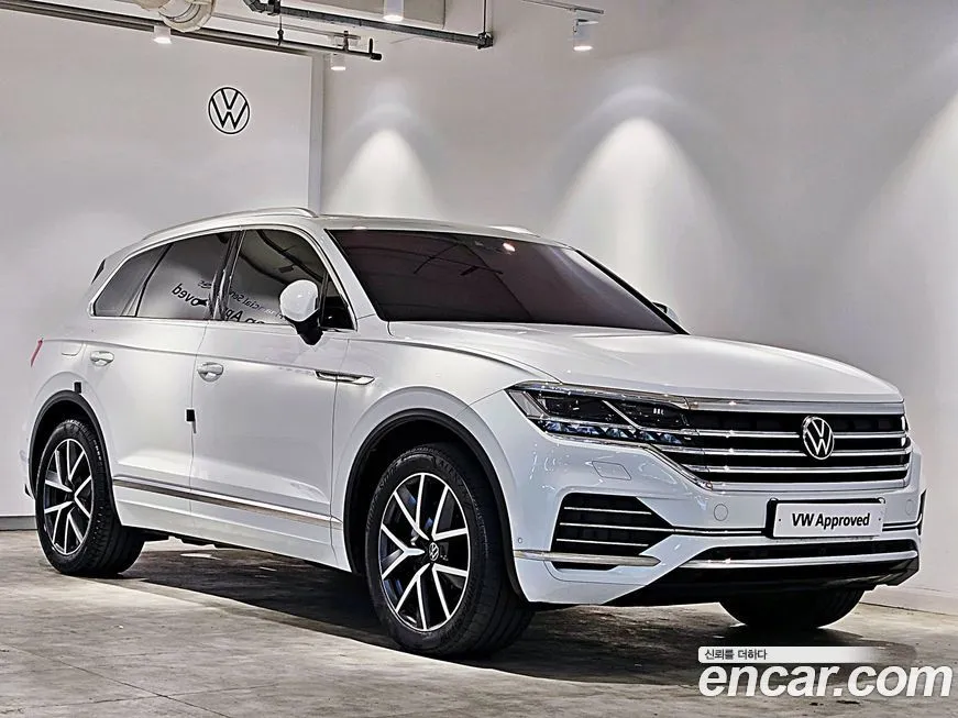 Volkswagen Touareg — фото 1