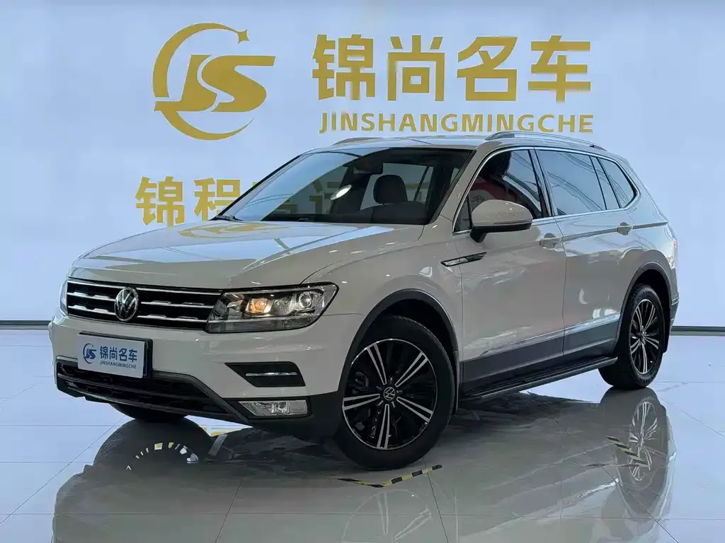 Volkswagen Tiguan L — фото 1