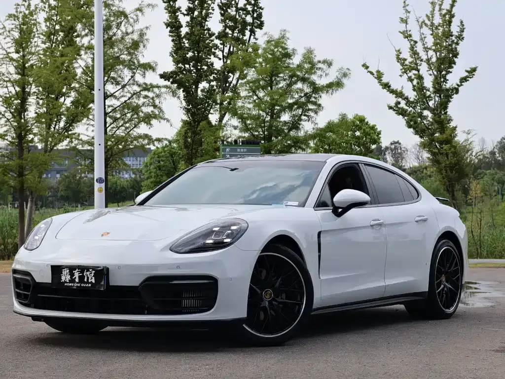 Porsche Panamera — фото 1