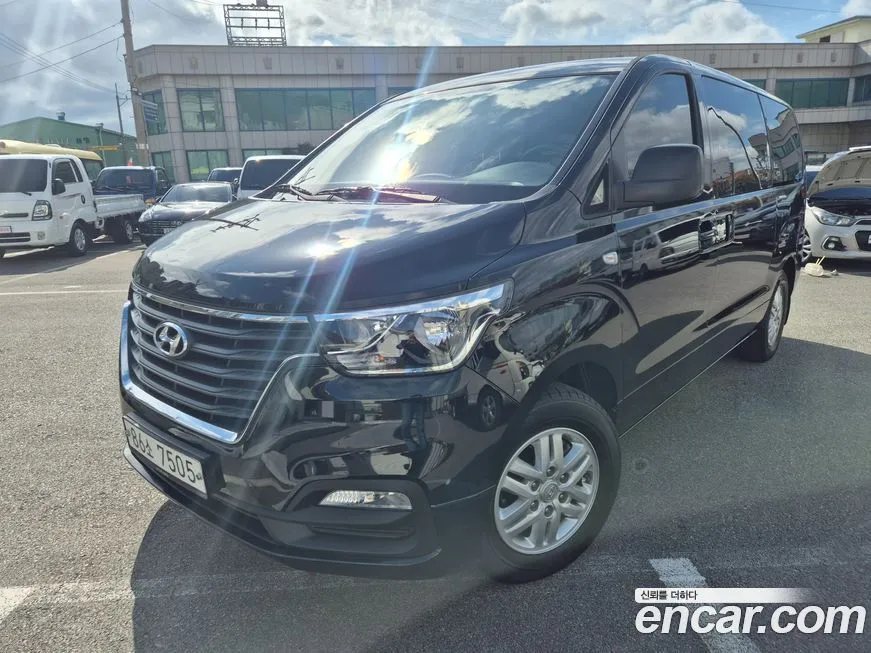 Hyundai Starex — фото 1