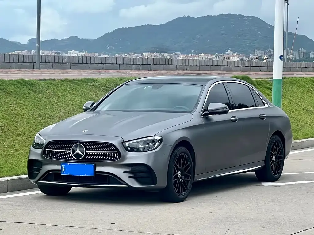 Mercedes-Benz E-Class — фото 1