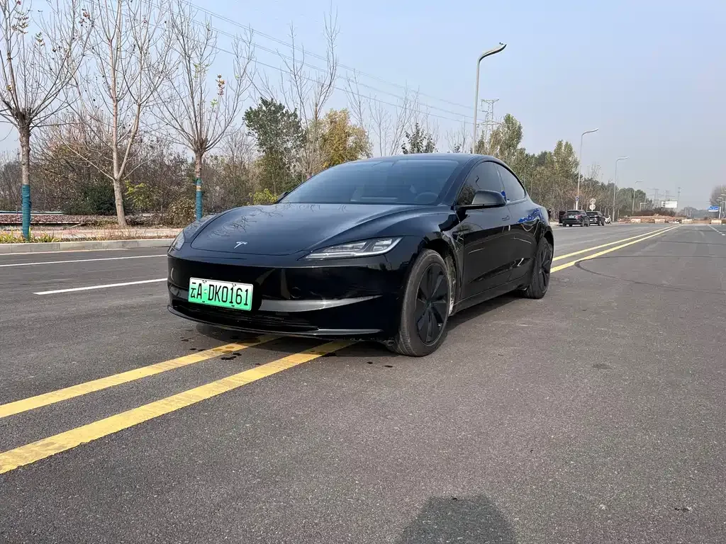 Tesla Model 3 — фото 1