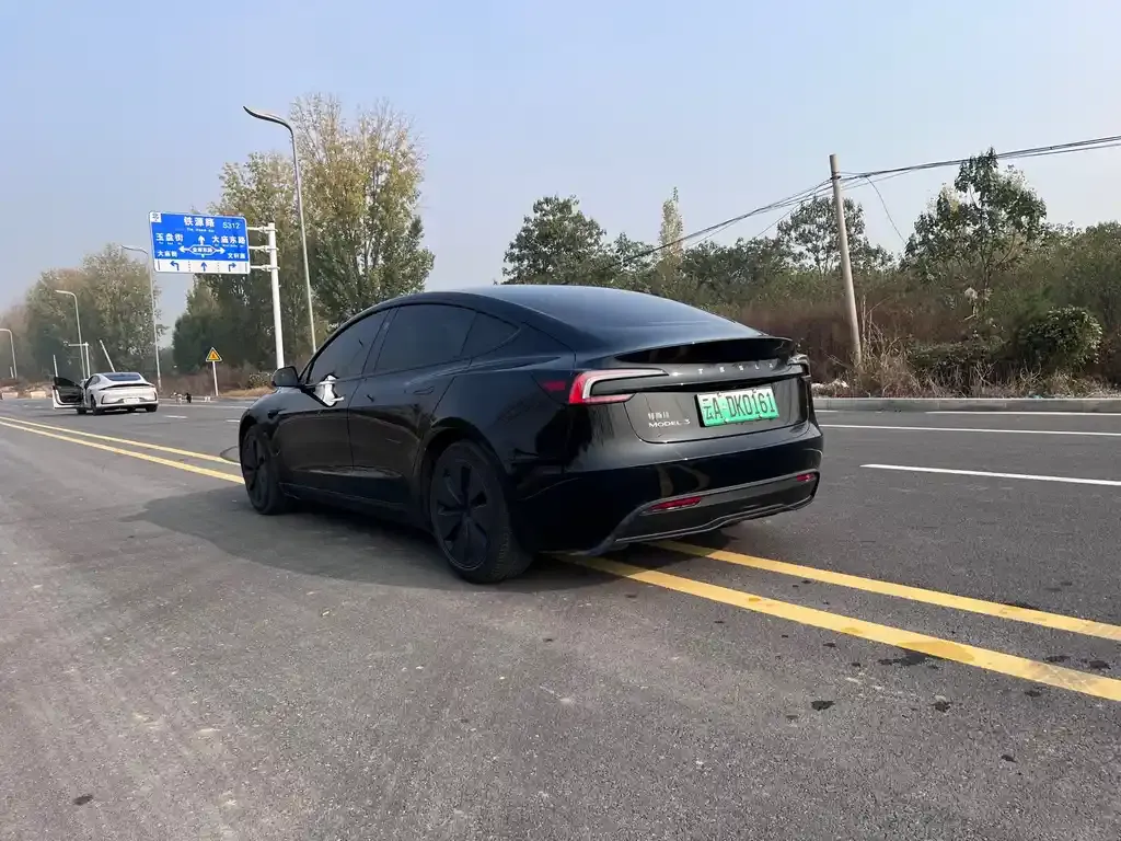 Tesla Model 3 — фото 10