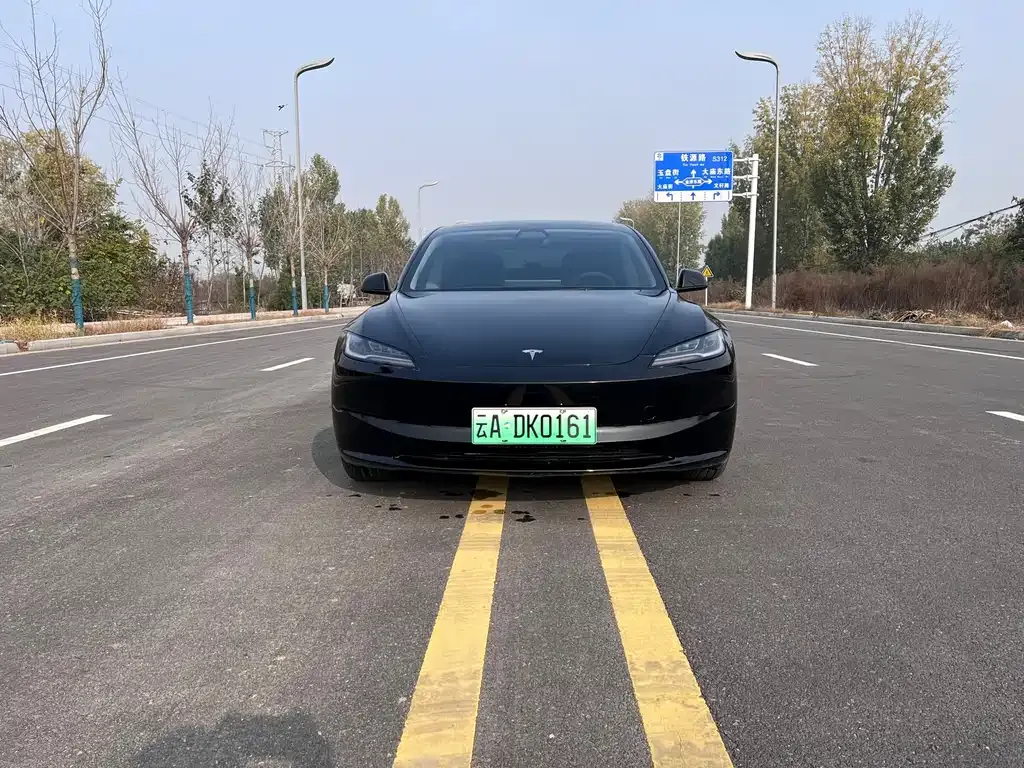 Tesla Model 3 — фото 2