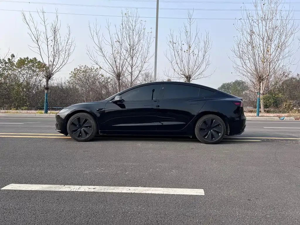Tesla Model 3 — фото 4