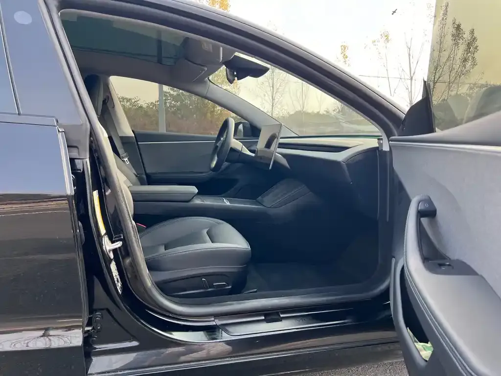 Tesla Model 3 — фото 6