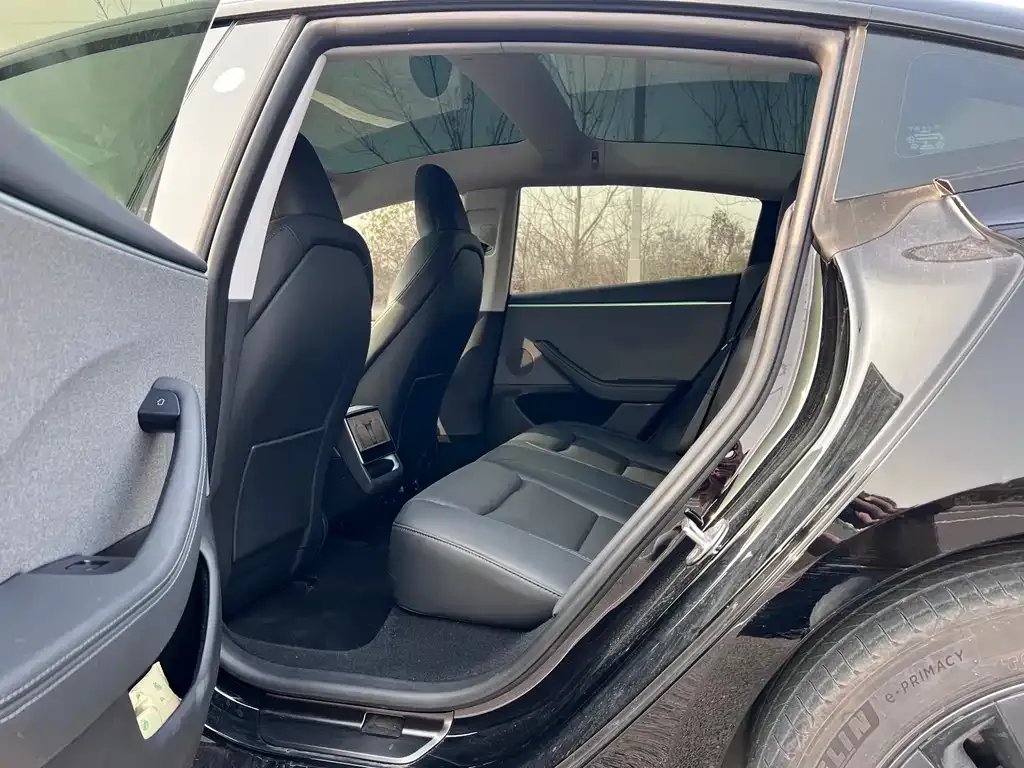Tesla Model 3 — фото 7