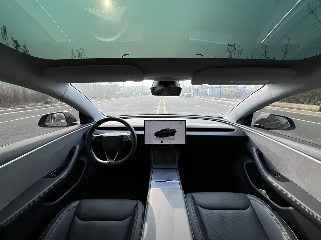 Tesla Model 3 — фото 9
