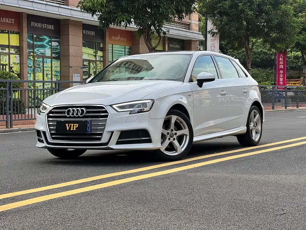 Audi A3 — фото 1