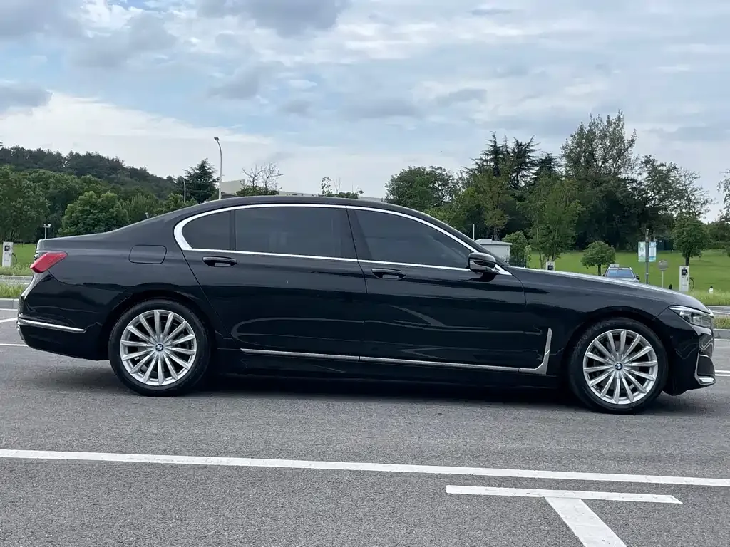 BMW 7 Series — фото 4