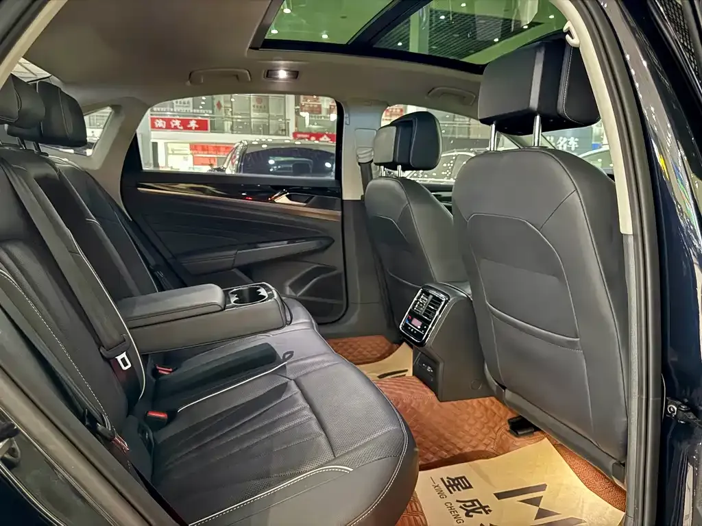 Volkswagen Passat — фото 9