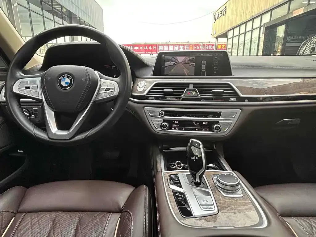 BMW 7 Series — фото 6
