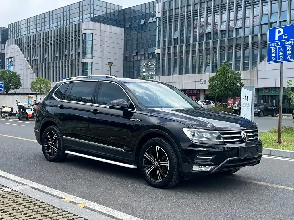 Volkswagen Tiguan L — фото 3