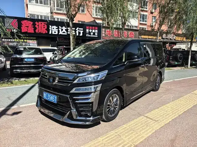 Toyota Vellfire — фото 1