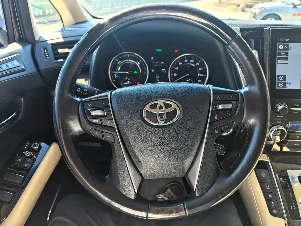 Toyota Vellfire — фото 10