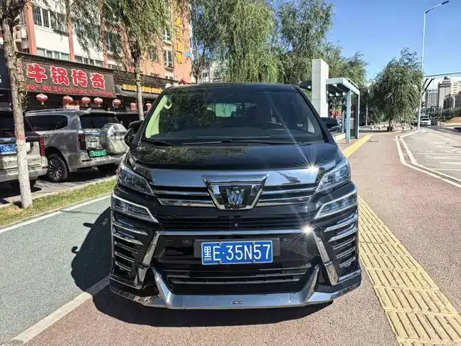 Toyota Vellfire — фото 2