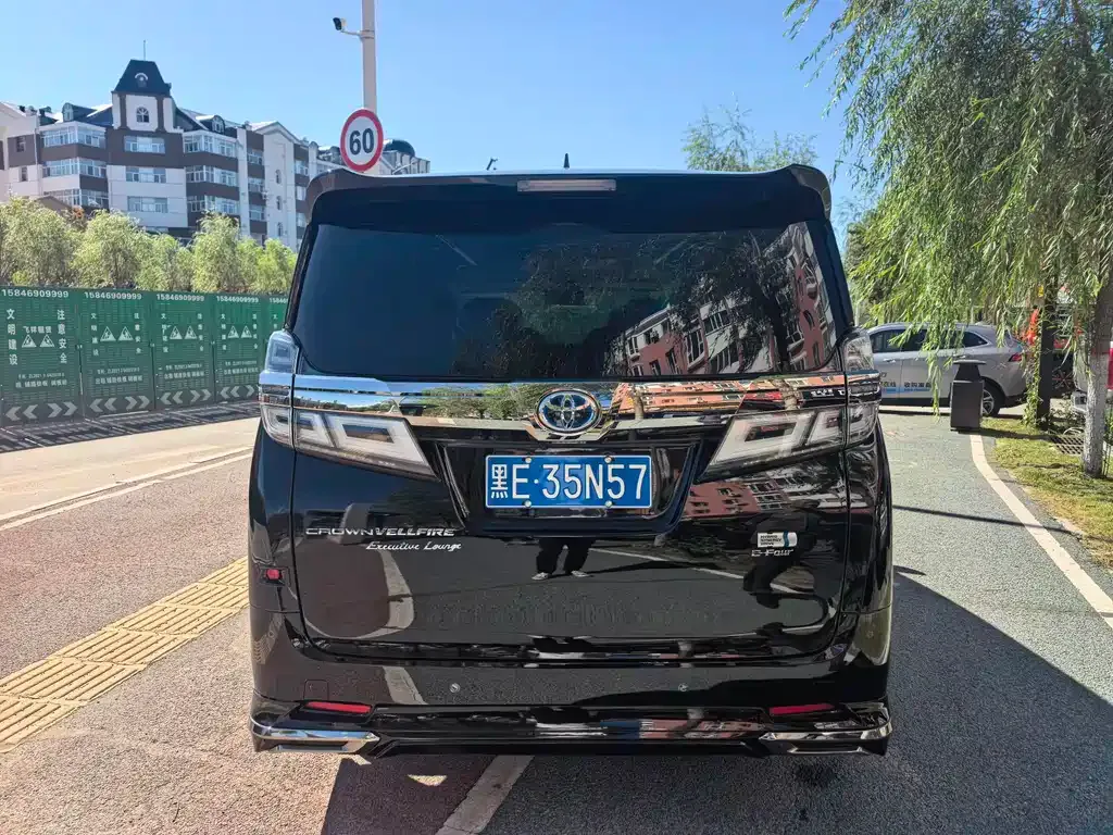 Toyota Vellfire — фото 5