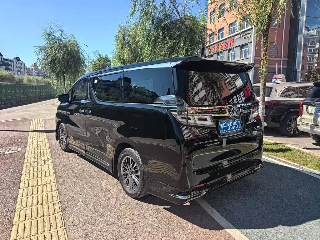 Toyota Vellfire — фото 6