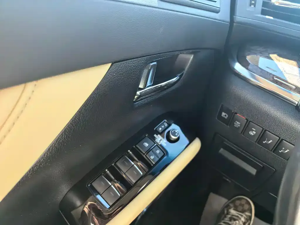 Toyota Vellfire — фото 8