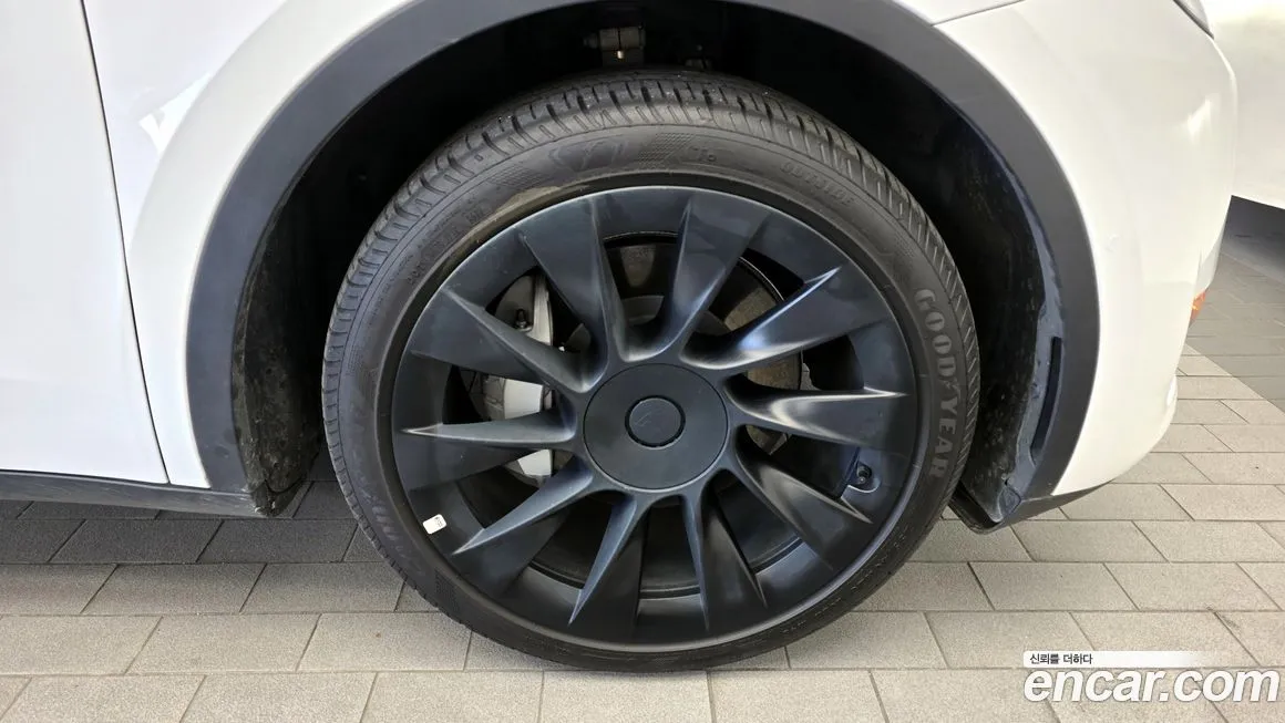 Tesla Model Y — фото 5