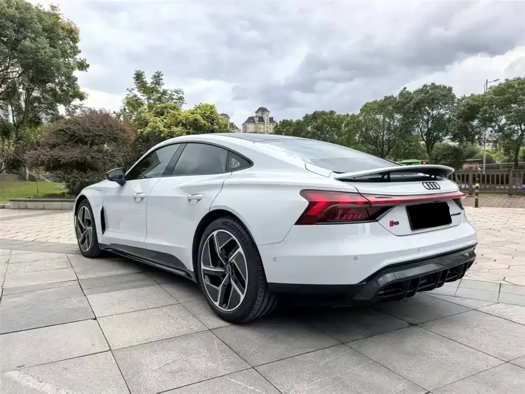 Audi RS e-tron GT — фото 5
