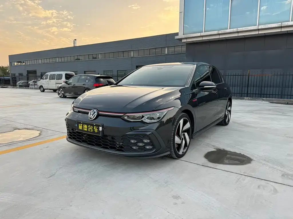 Volkswagen Golf GTI — фото 1
