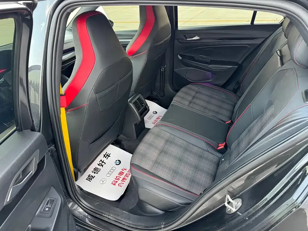 Volkswagen Golf GTI — фото 9