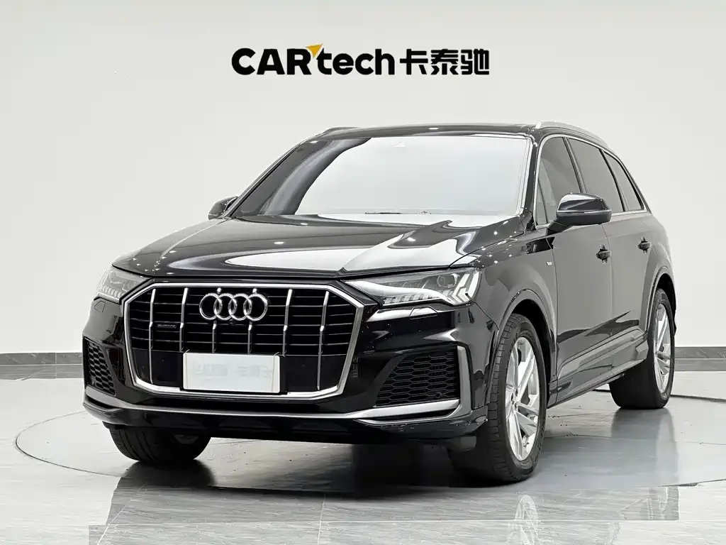 Audi Q7 — фото 1
