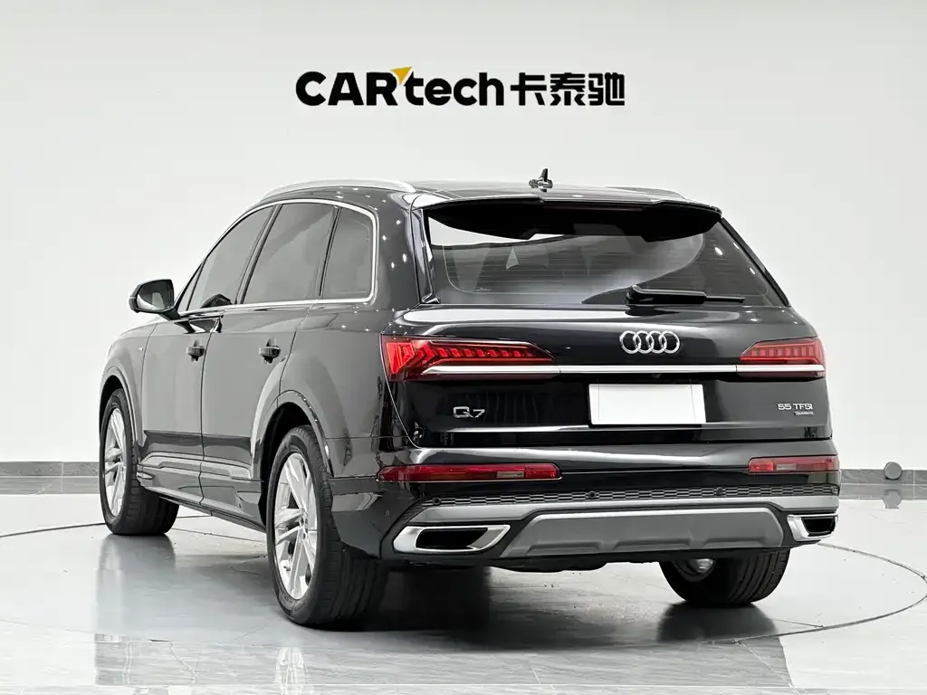 Audi Q7 — фото 6