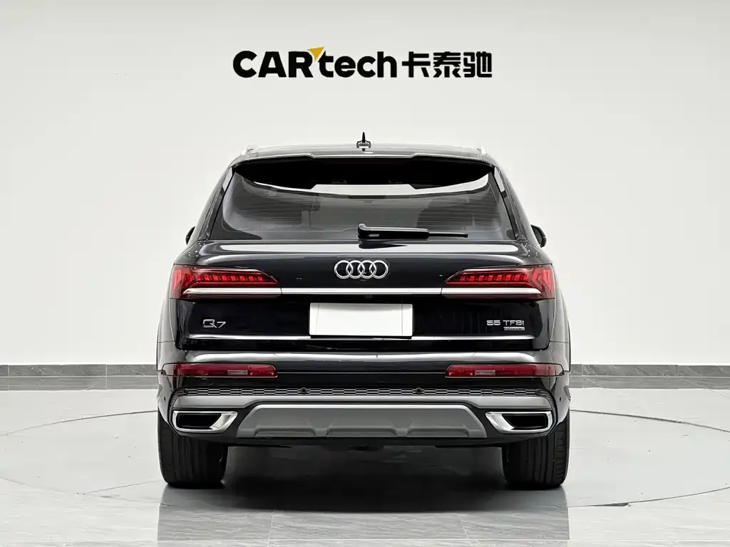 Audi Q7 — фото 8