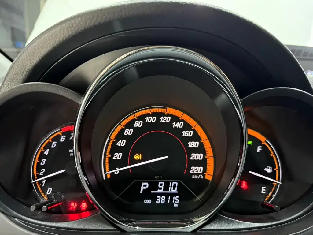 Toyota Yaris L — фото 10