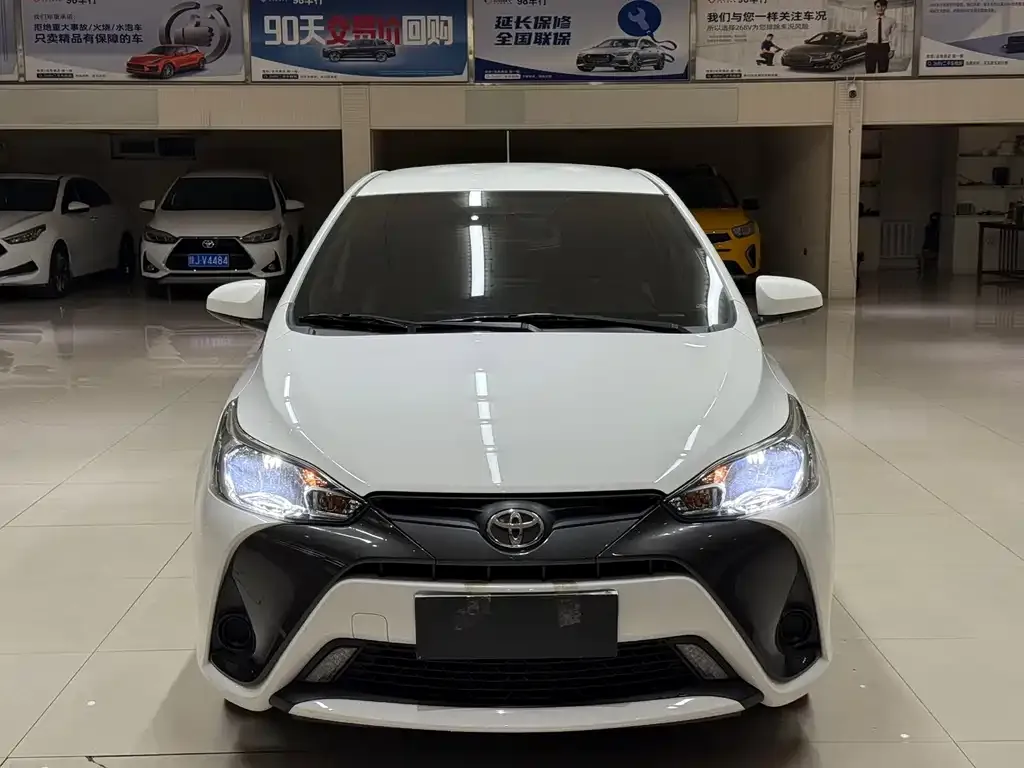 Toyota Yaris L — фото 2