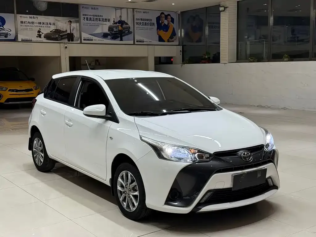 Toyota Yaris L — фото 3