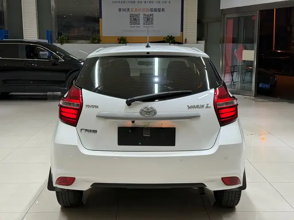 Toyota Yaris L — фото 5