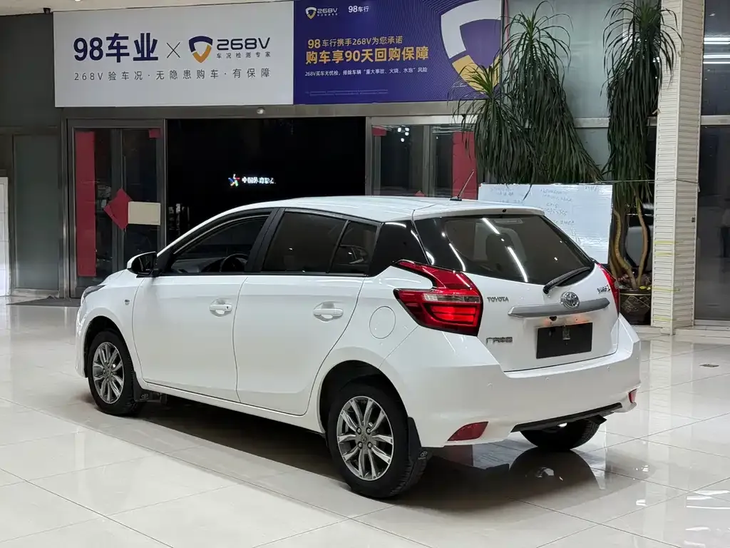 Toyota Yaris L — фото 6