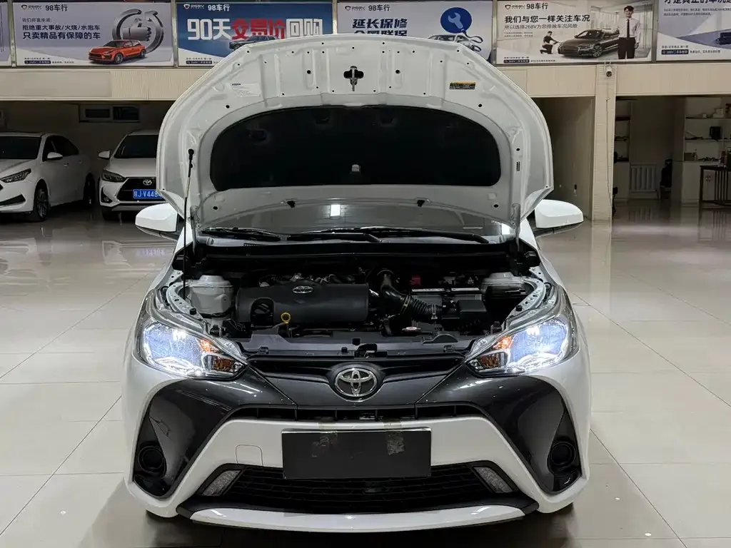 Toyota Yaris L — фото 7