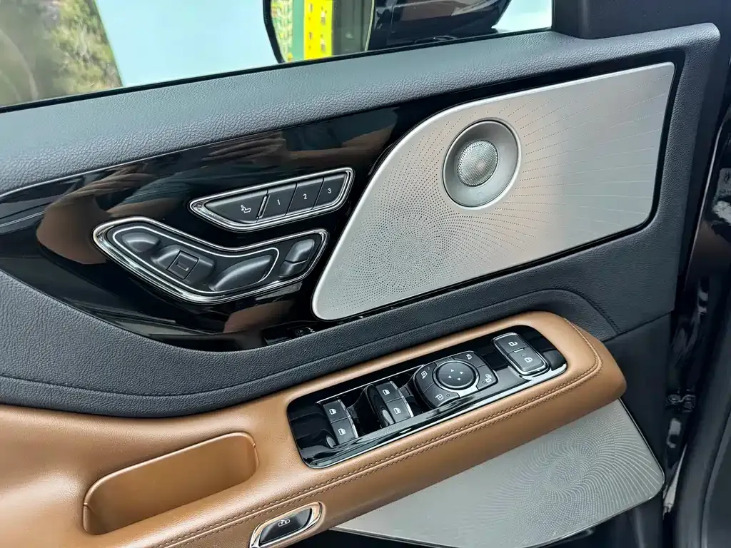 Lincoln Aviator — фото 10