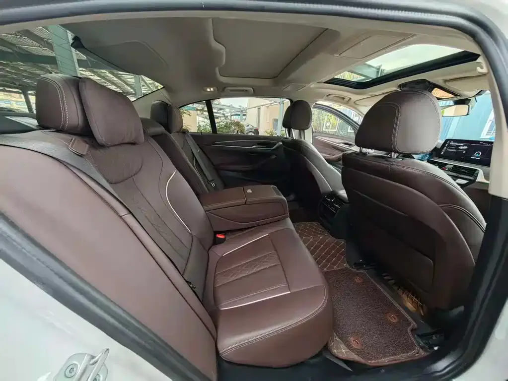 BMW 5 Series New Energy — фото 10