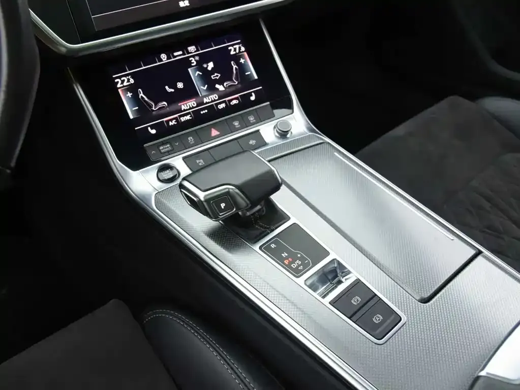 Audi A6L — фото 10