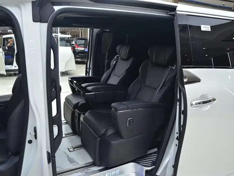Toyota Vellfire — фото 5