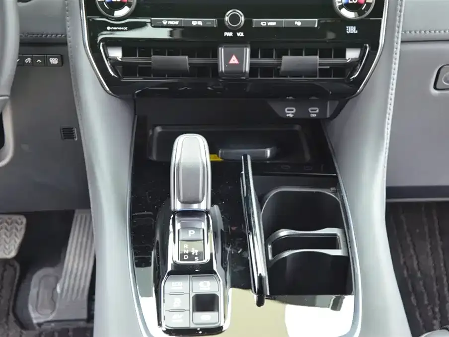Toyota Vellfire — фото 8