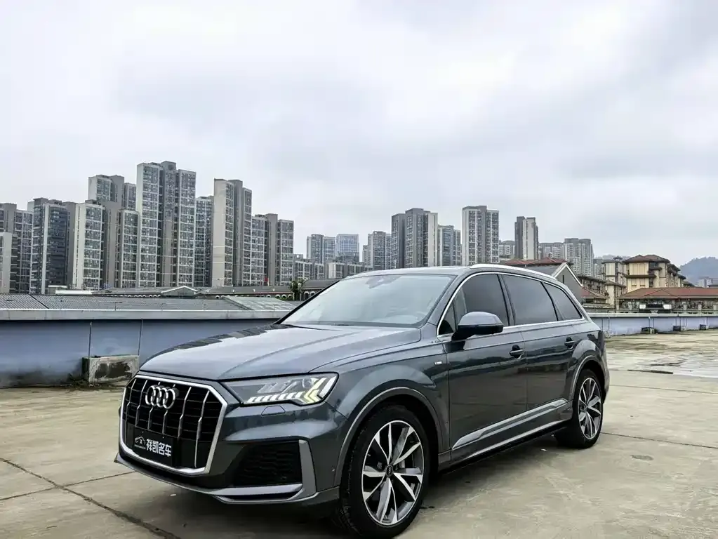 Audi Q7 — фото 1