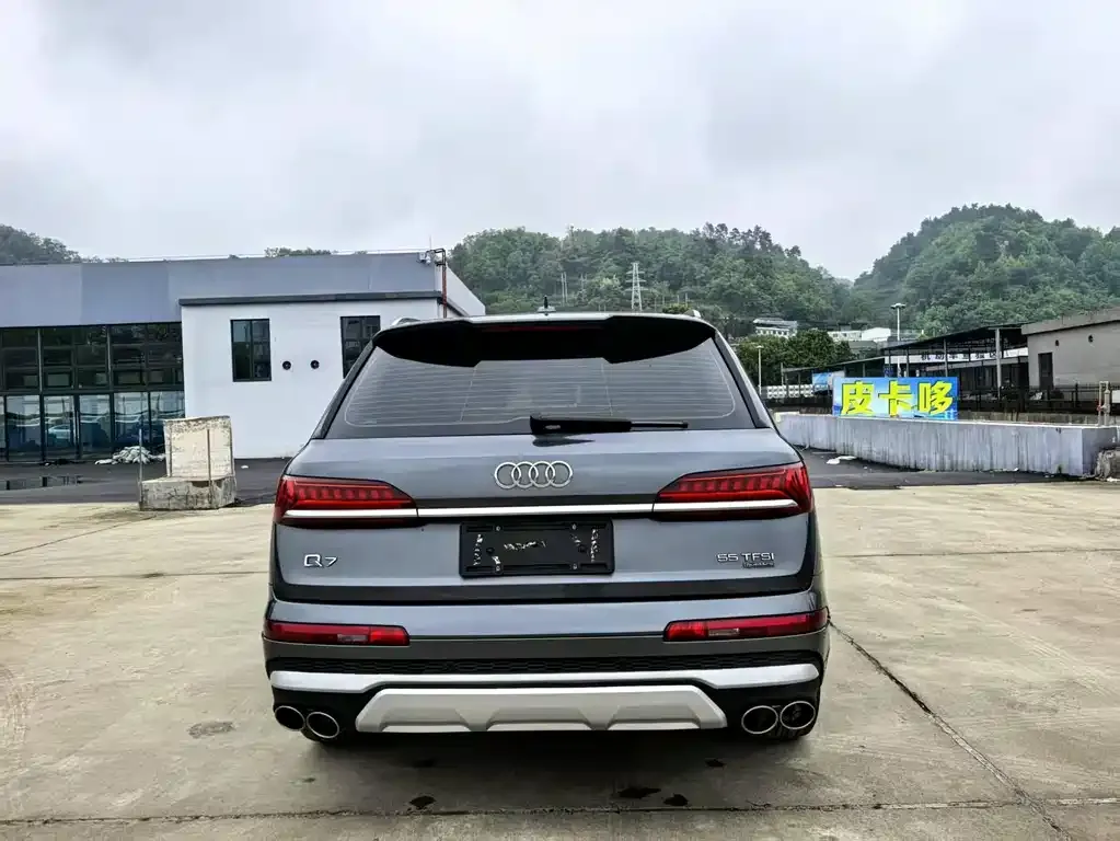 Audi Q7 — фото 10