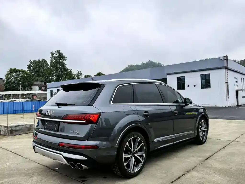 Audi Q7 — фото 9