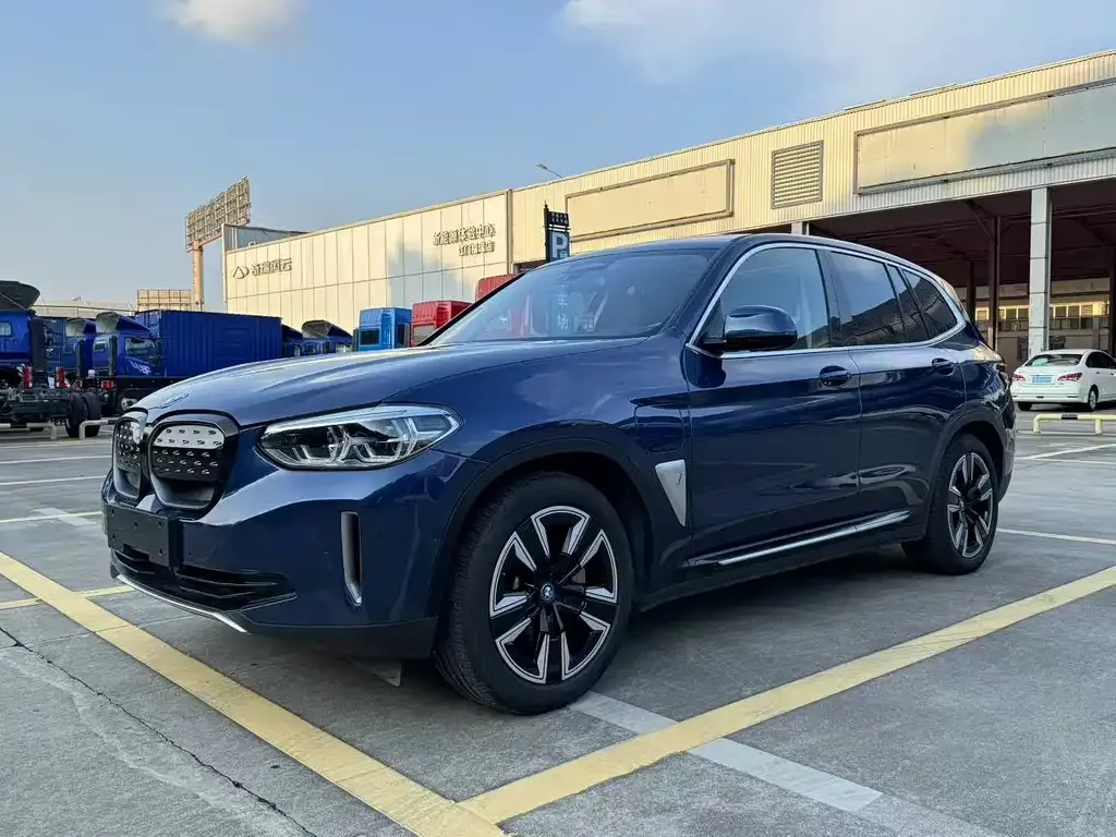 BMW iX3 — фото 1