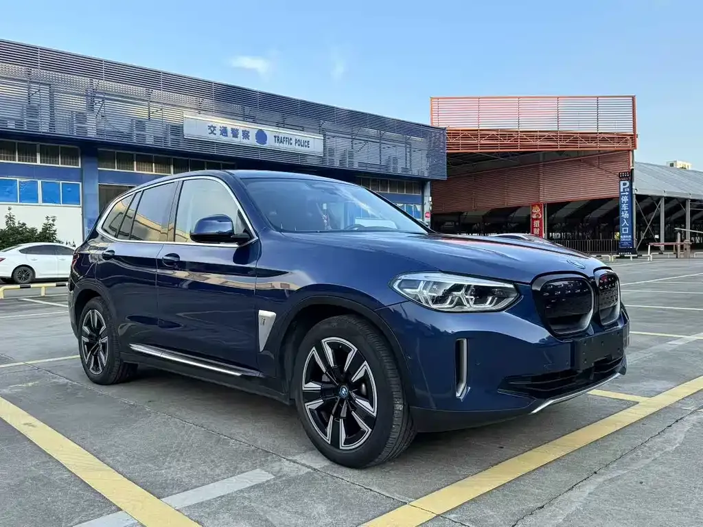 BMW iX3 — фото 3