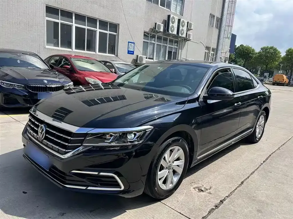 Volkswagen Passat — фото 1