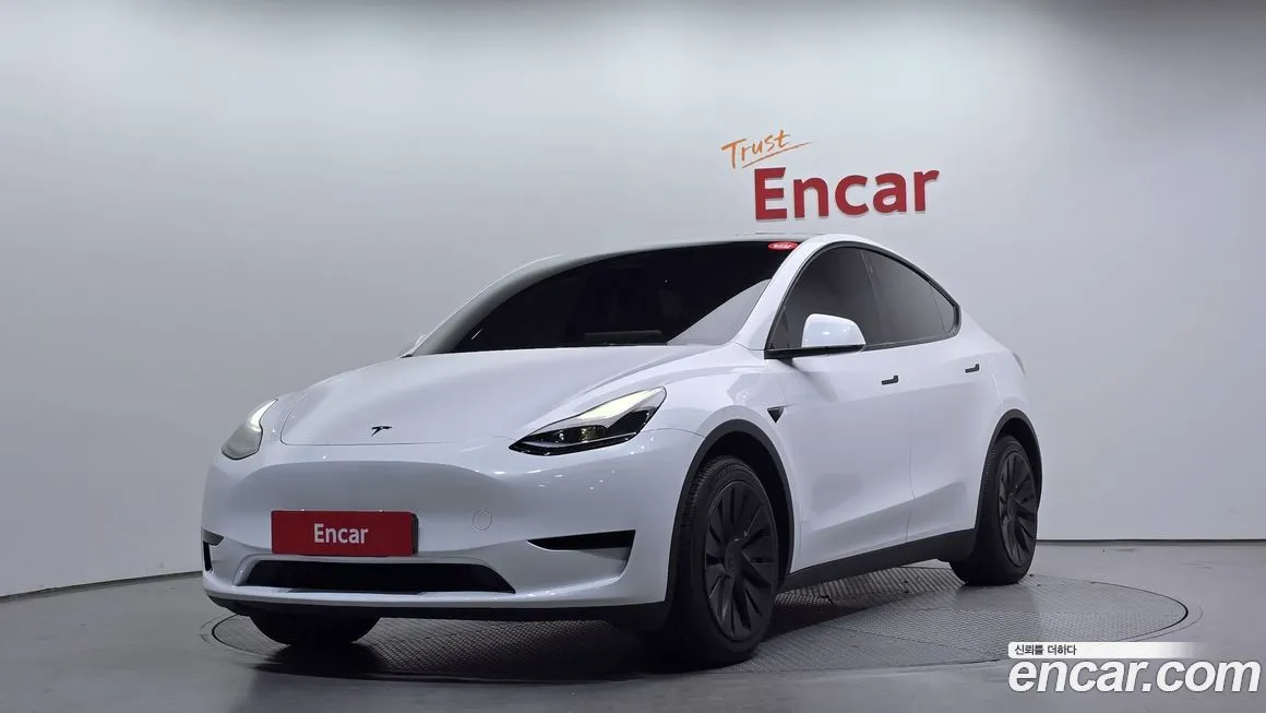 Tesla Model Y — фото 1